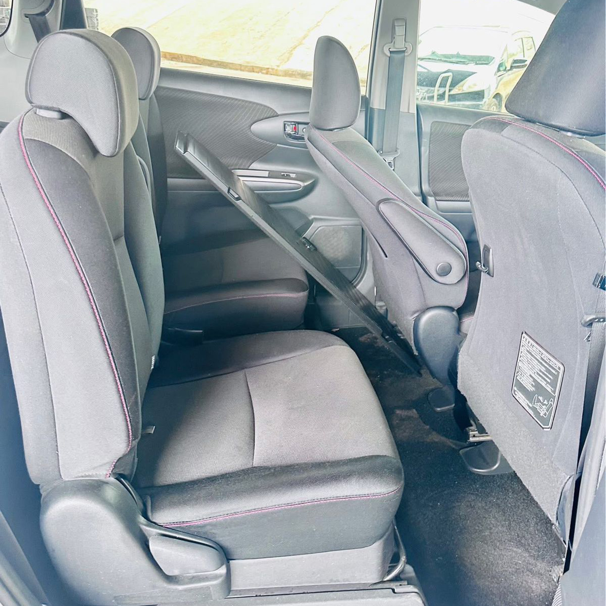 
								Toyota Wish Model 2011 full									
