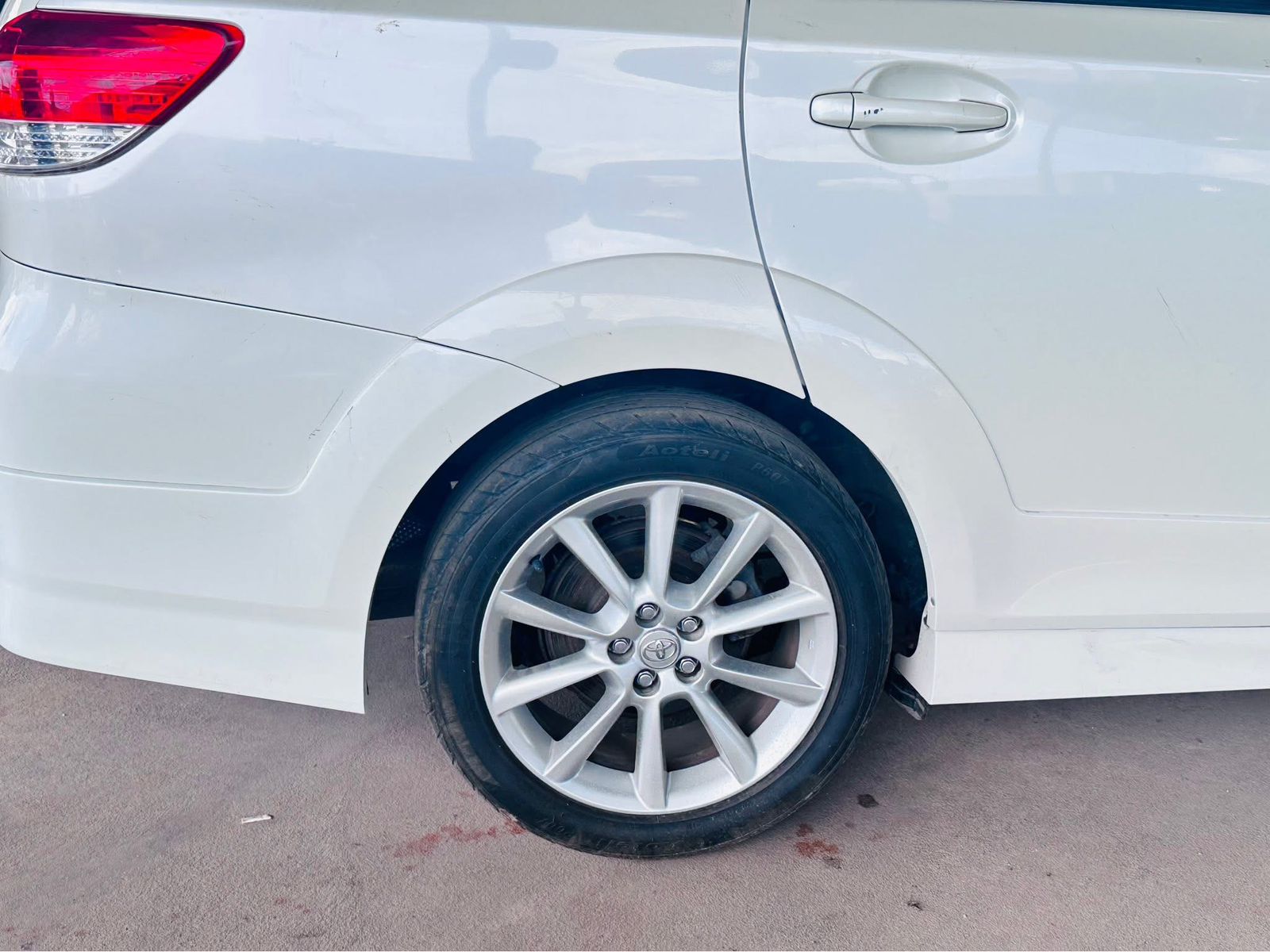 
								Toyota Wish Model 2011 full									