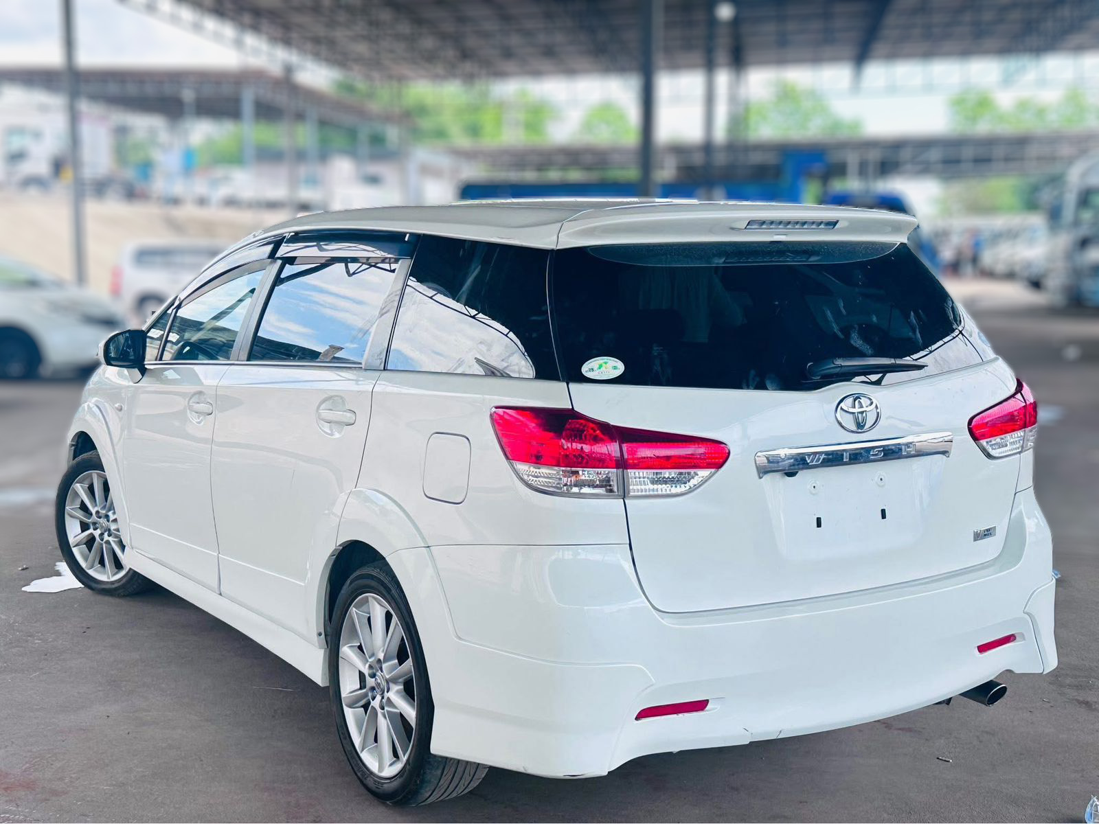 
								Toyota Wish Model 2011 full									