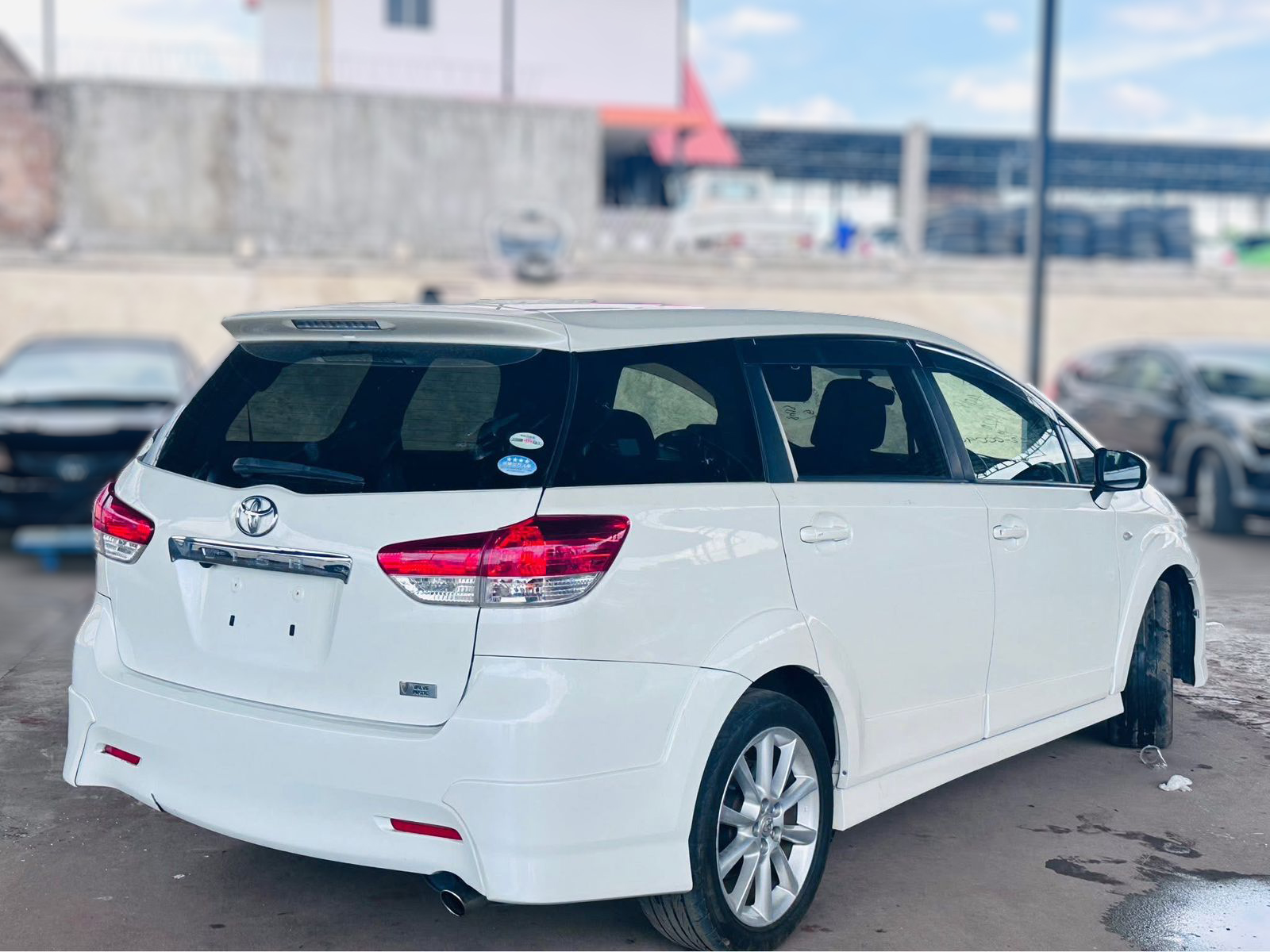 
								Toyota Wish Model 2011 full									