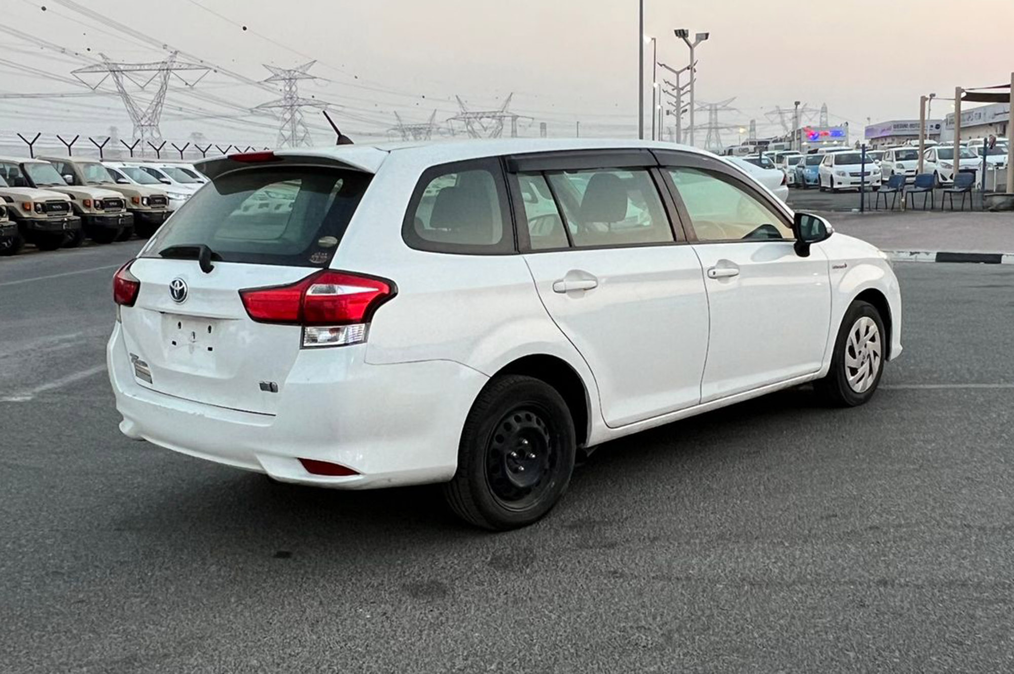 
								Toyota Fielder Hybrid Model 2017 full									