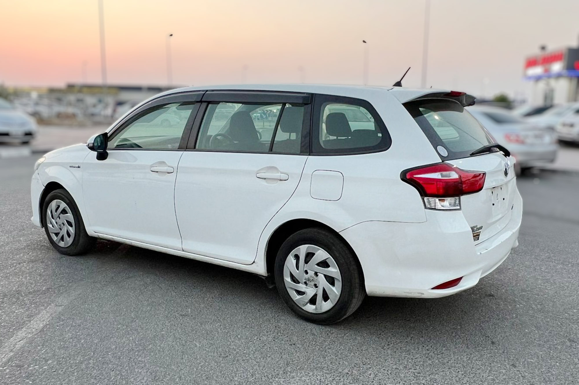 
								Toyota Fielder Hybrid Model 2017 full									