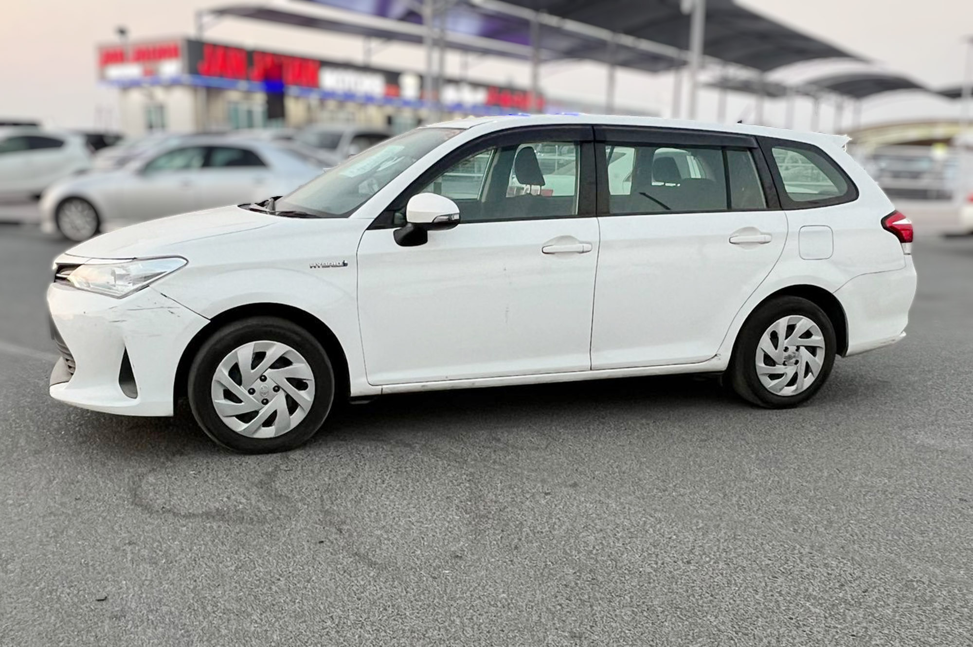 
								Toyota Fielder Hybrid Model 2017 full									