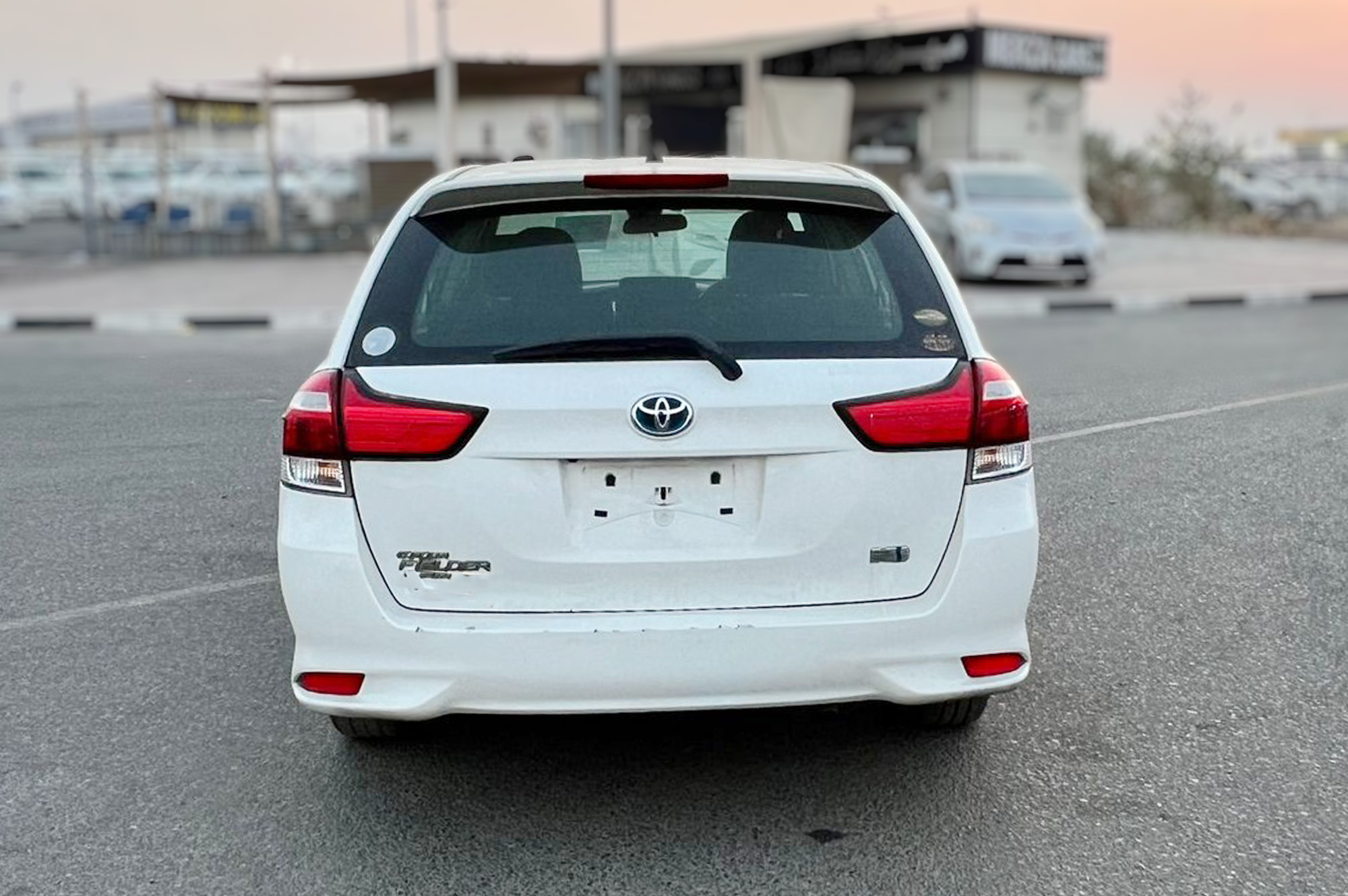 
								Toyota Fielder Hybrid Model 2017 full									