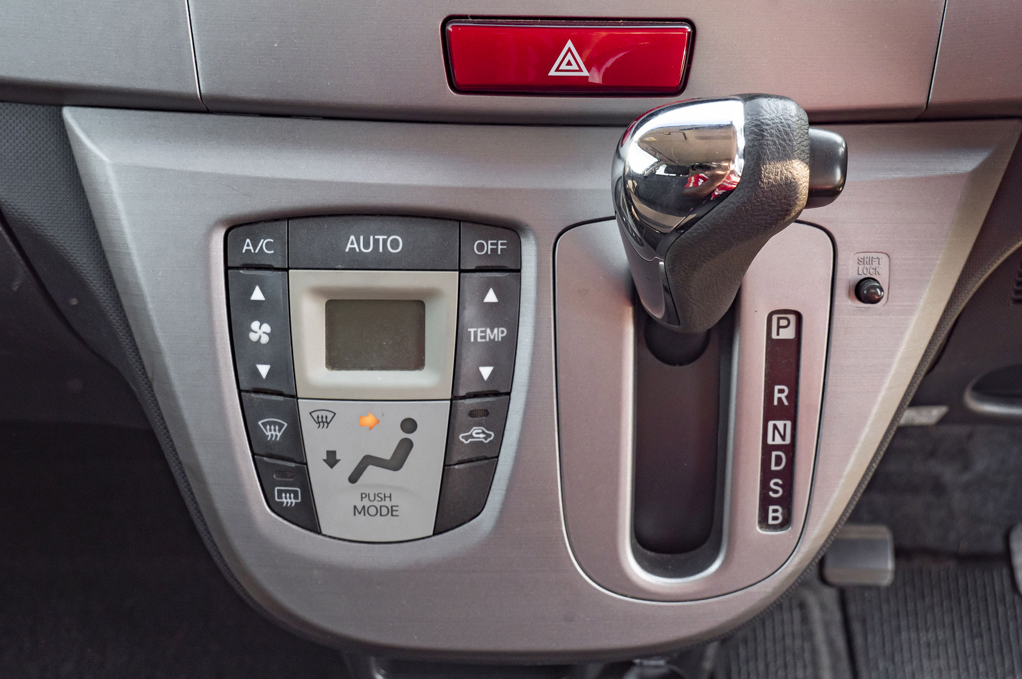 
								Daihatsu move X Model 2012 full									