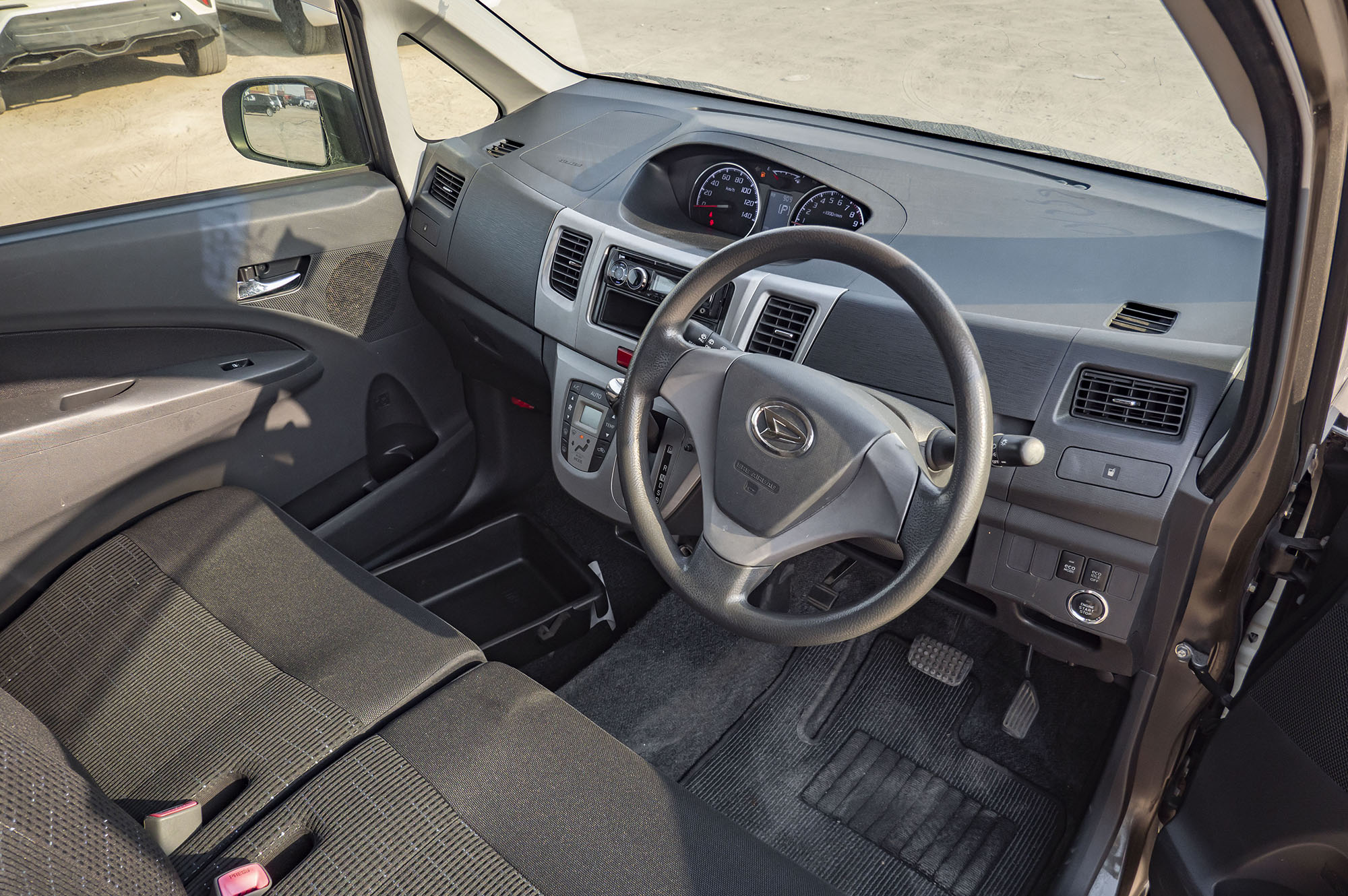 
								Daihatsu move X Model 2012 full									