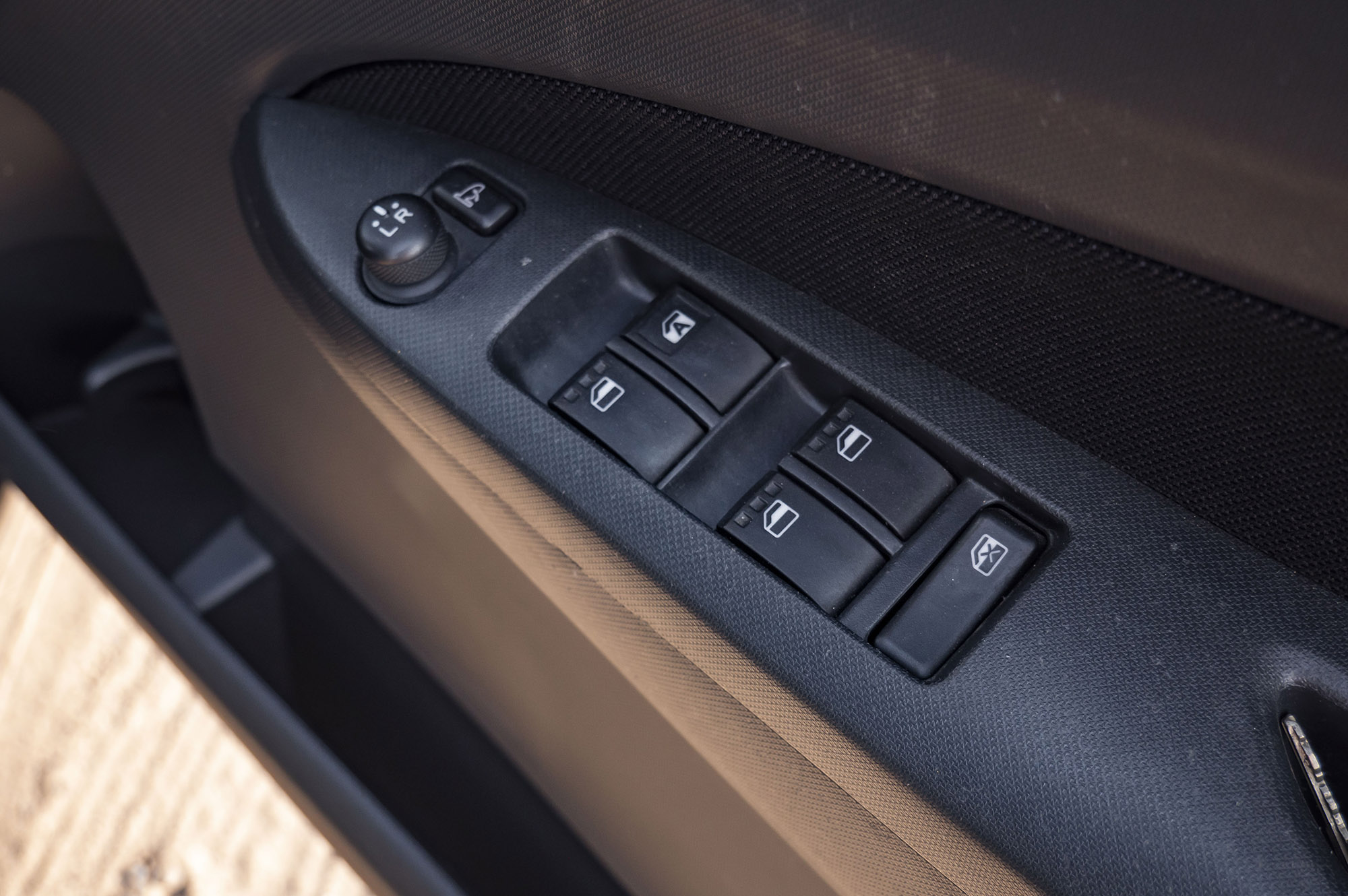 
								Daihatsu move X Model 2012 full									