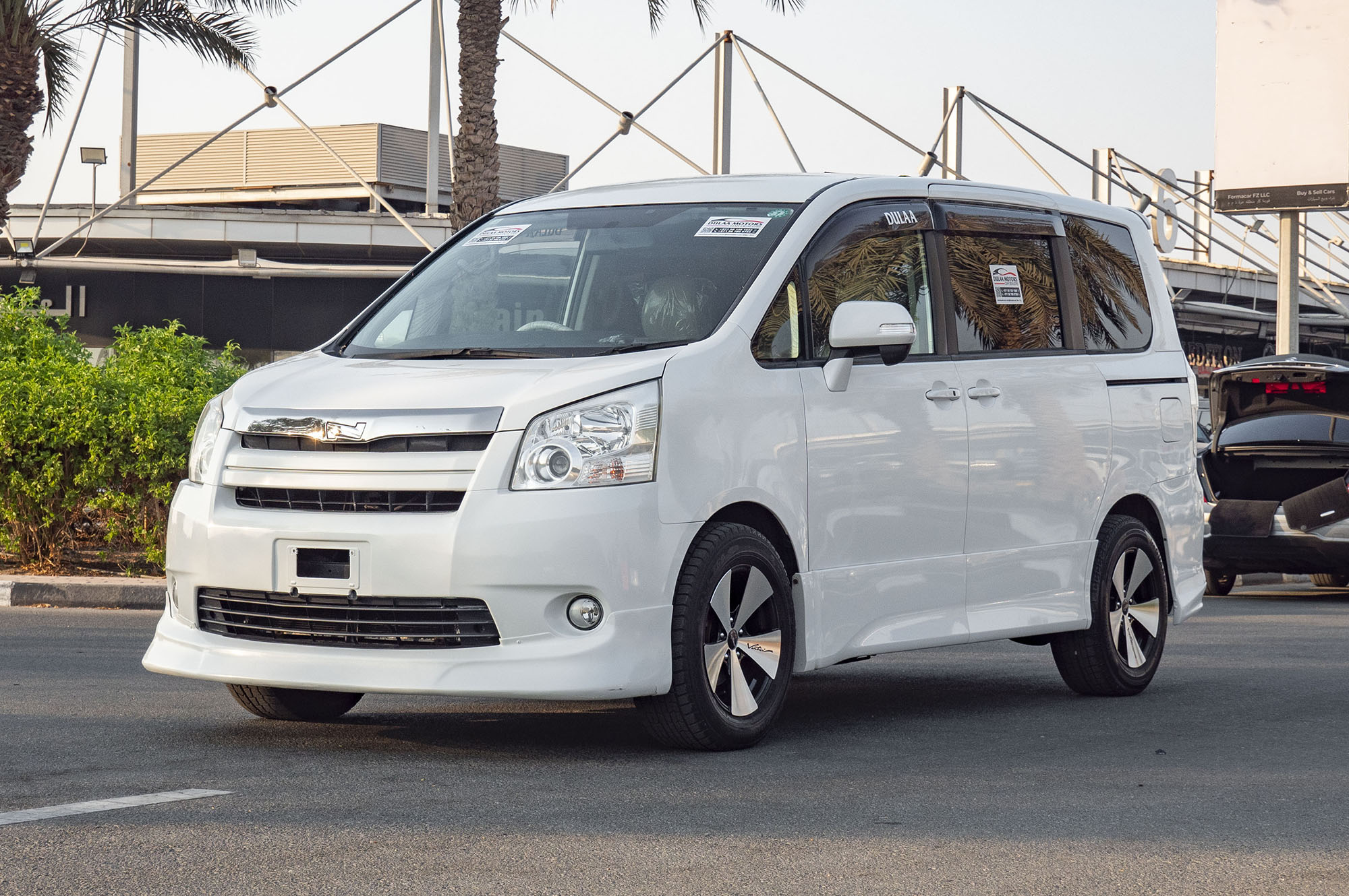 
								Toyota Noah Model 2010 full									