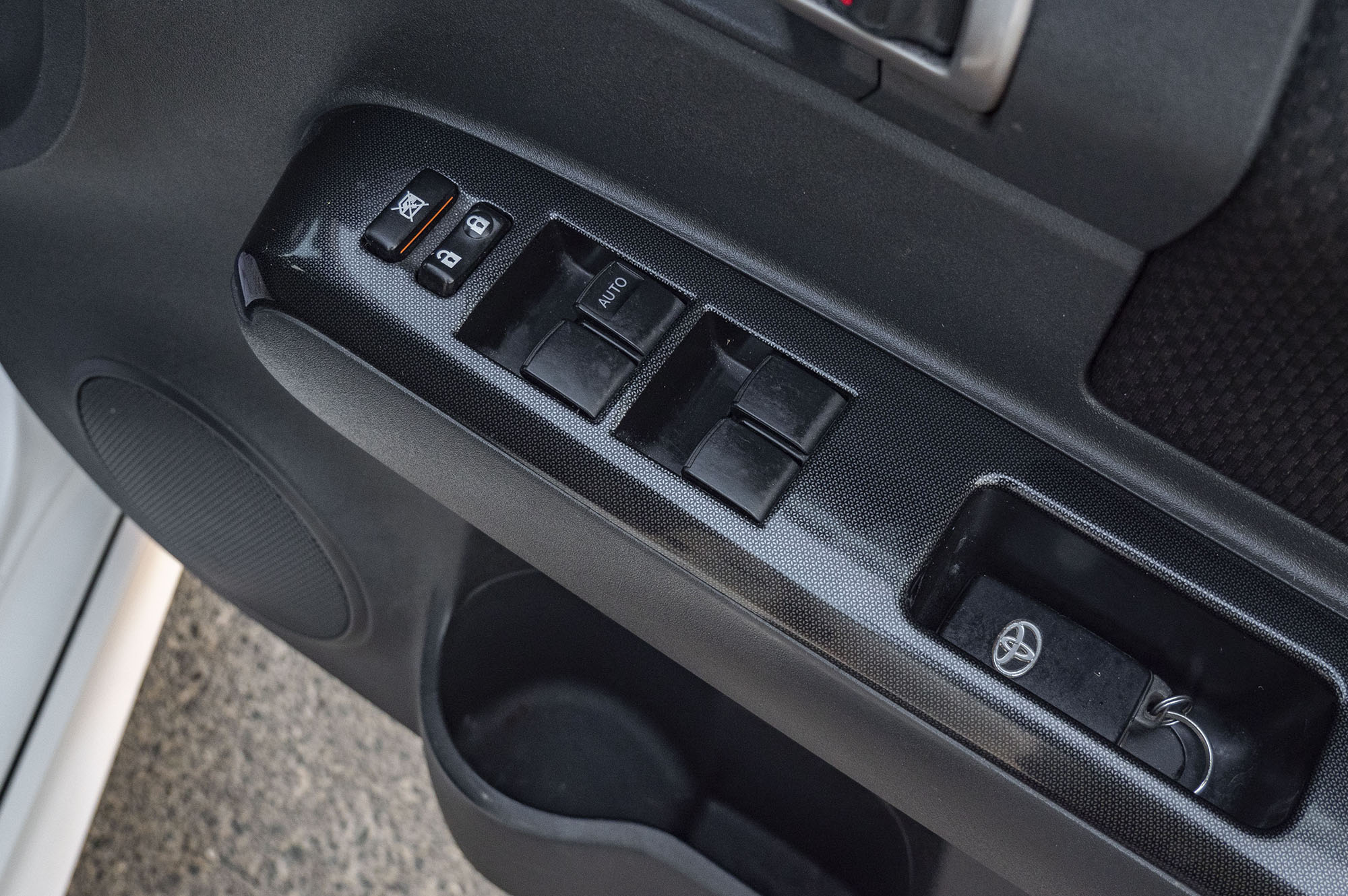 
								TOYOTA COROLLA RUMION MODEL 2010 full									