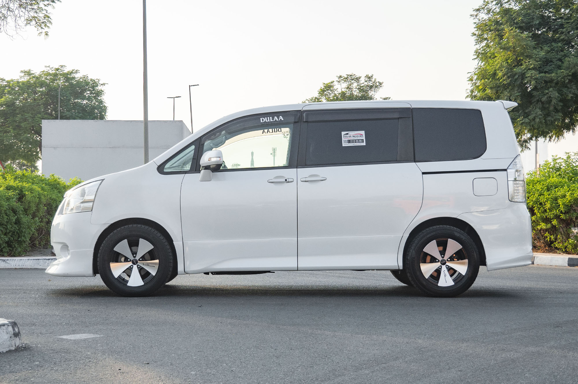 
								Toyota Noah Model 2010 full									