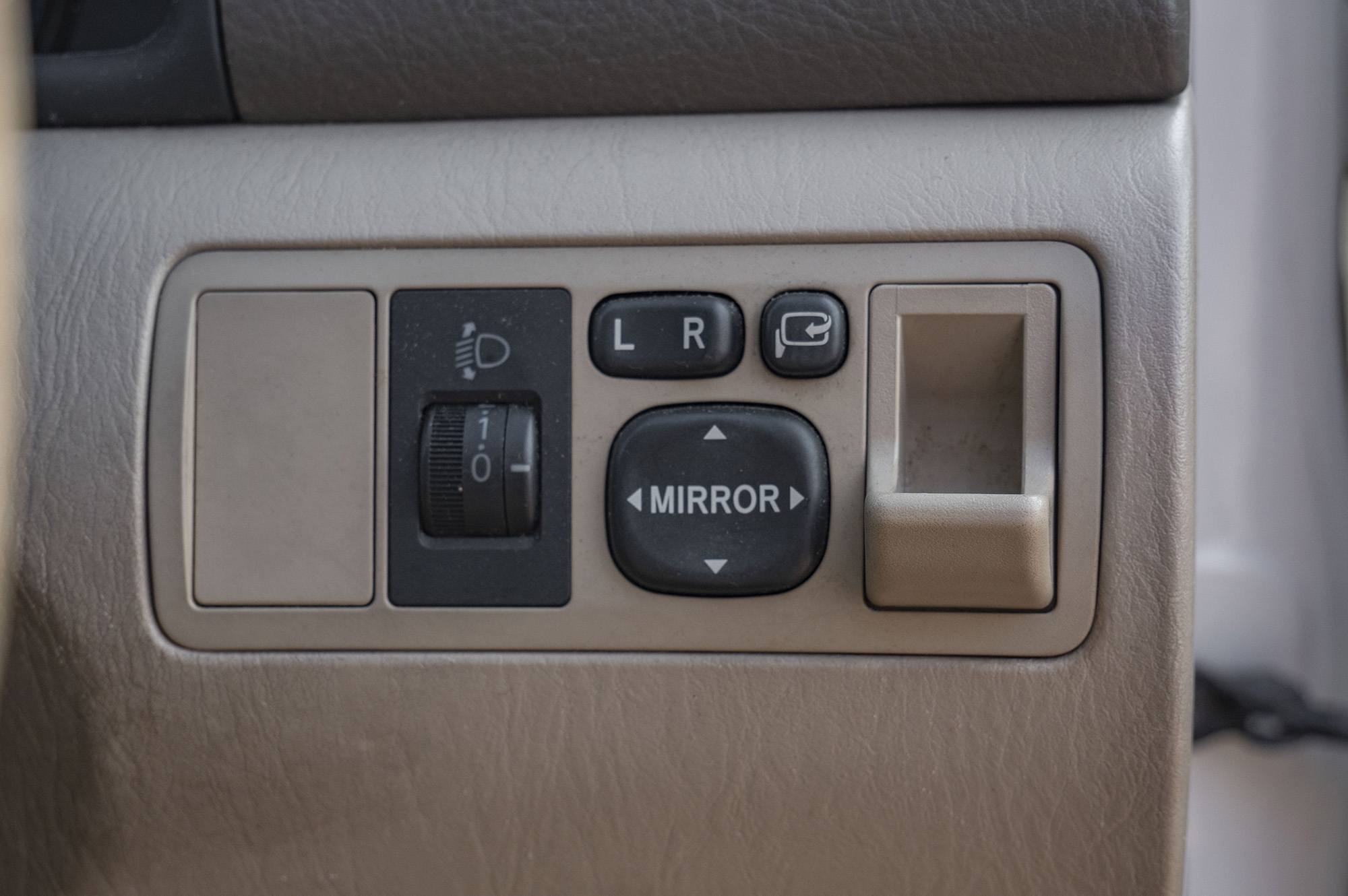 
								Toyota Corolla G Model 2004 full									