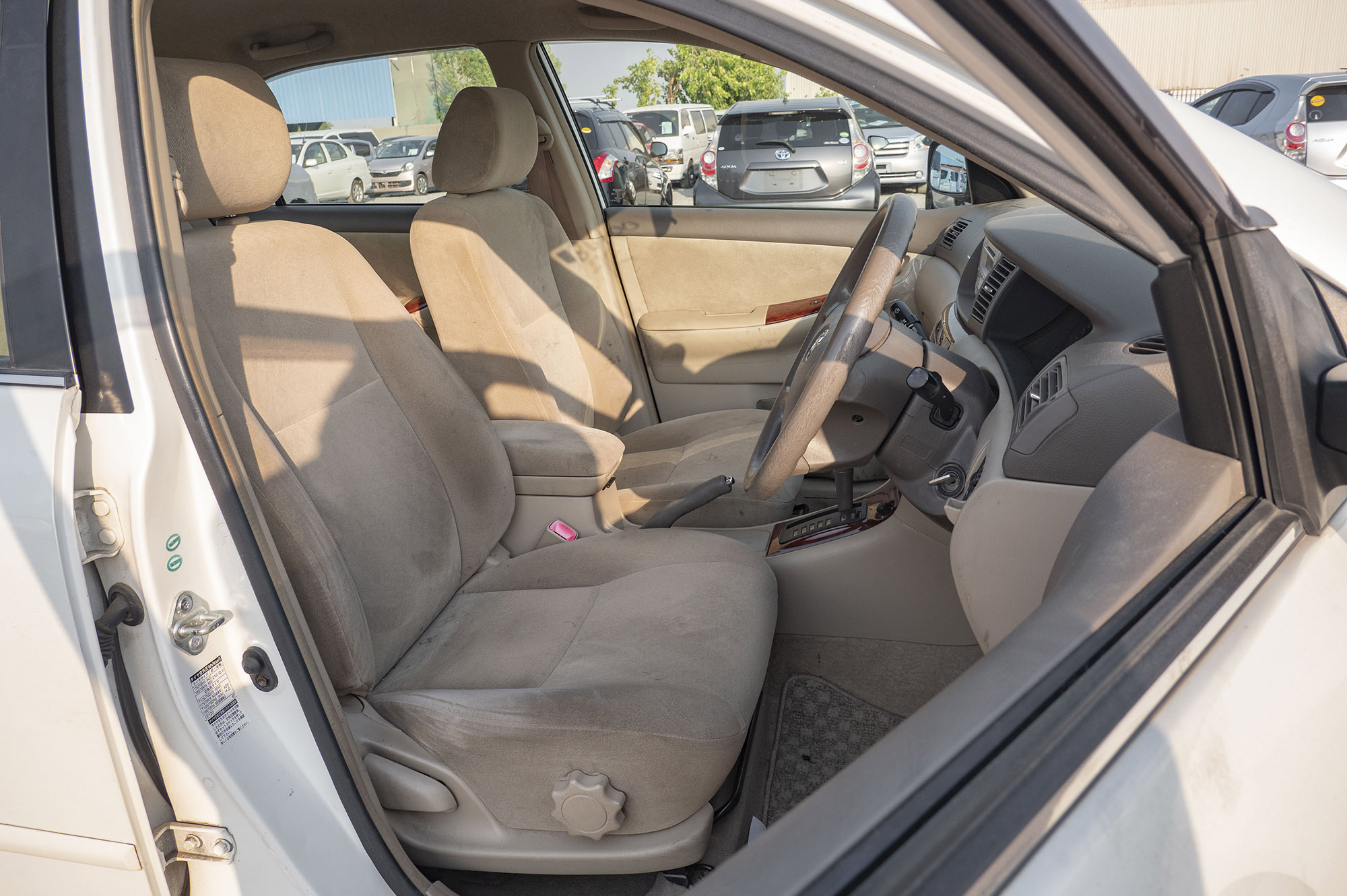 
								Toyota Corolla G Model 2004 full									