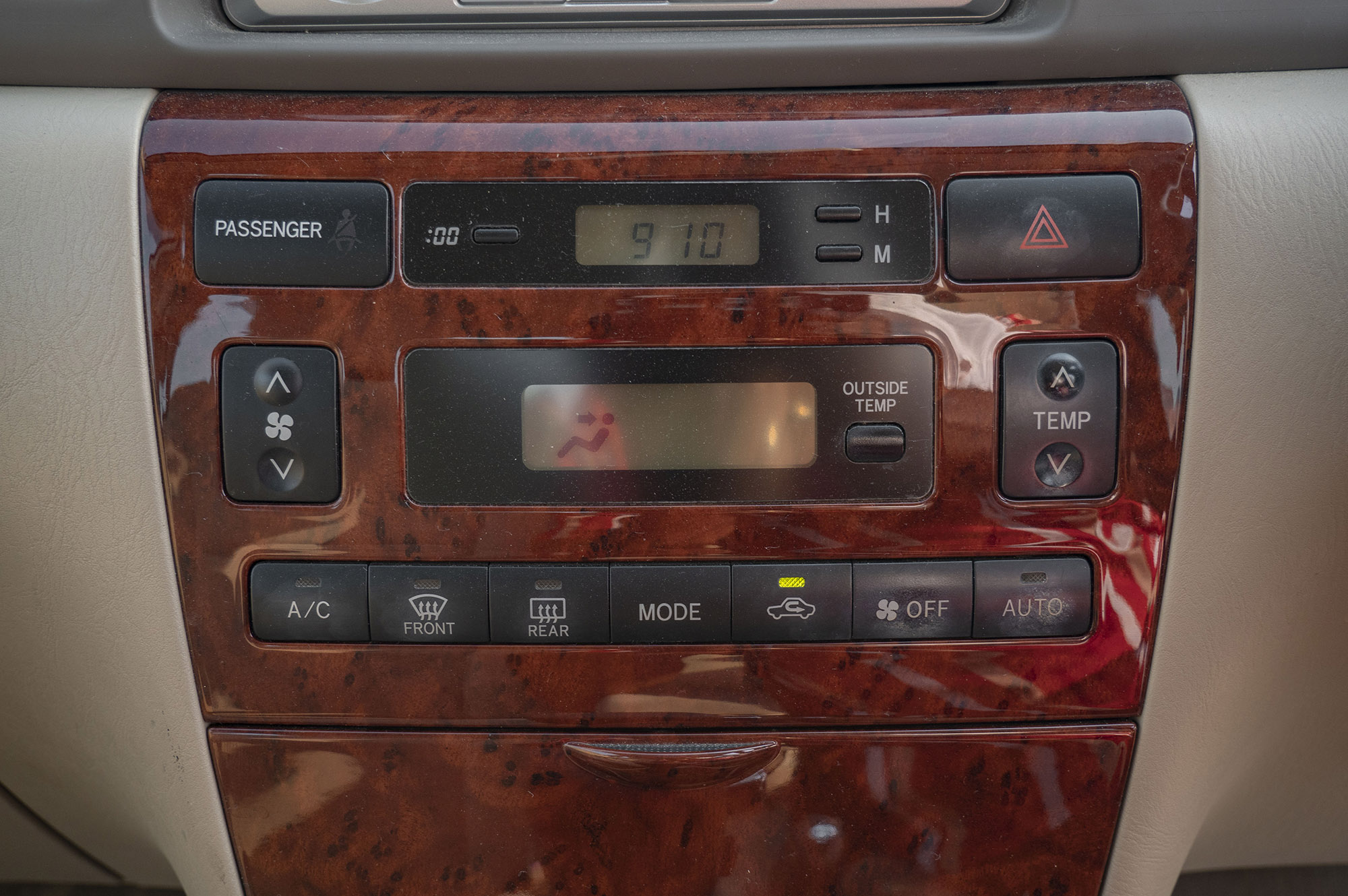 
								Toyota Corolla G Model 2004 full									