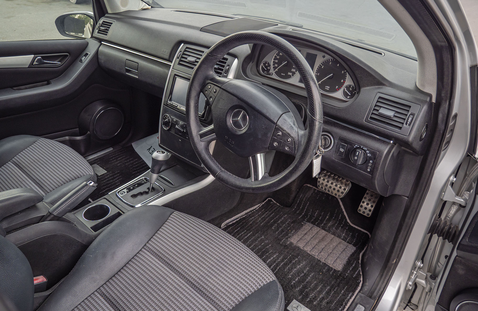 
								Mercedes Benz B170 Model 2009 full									