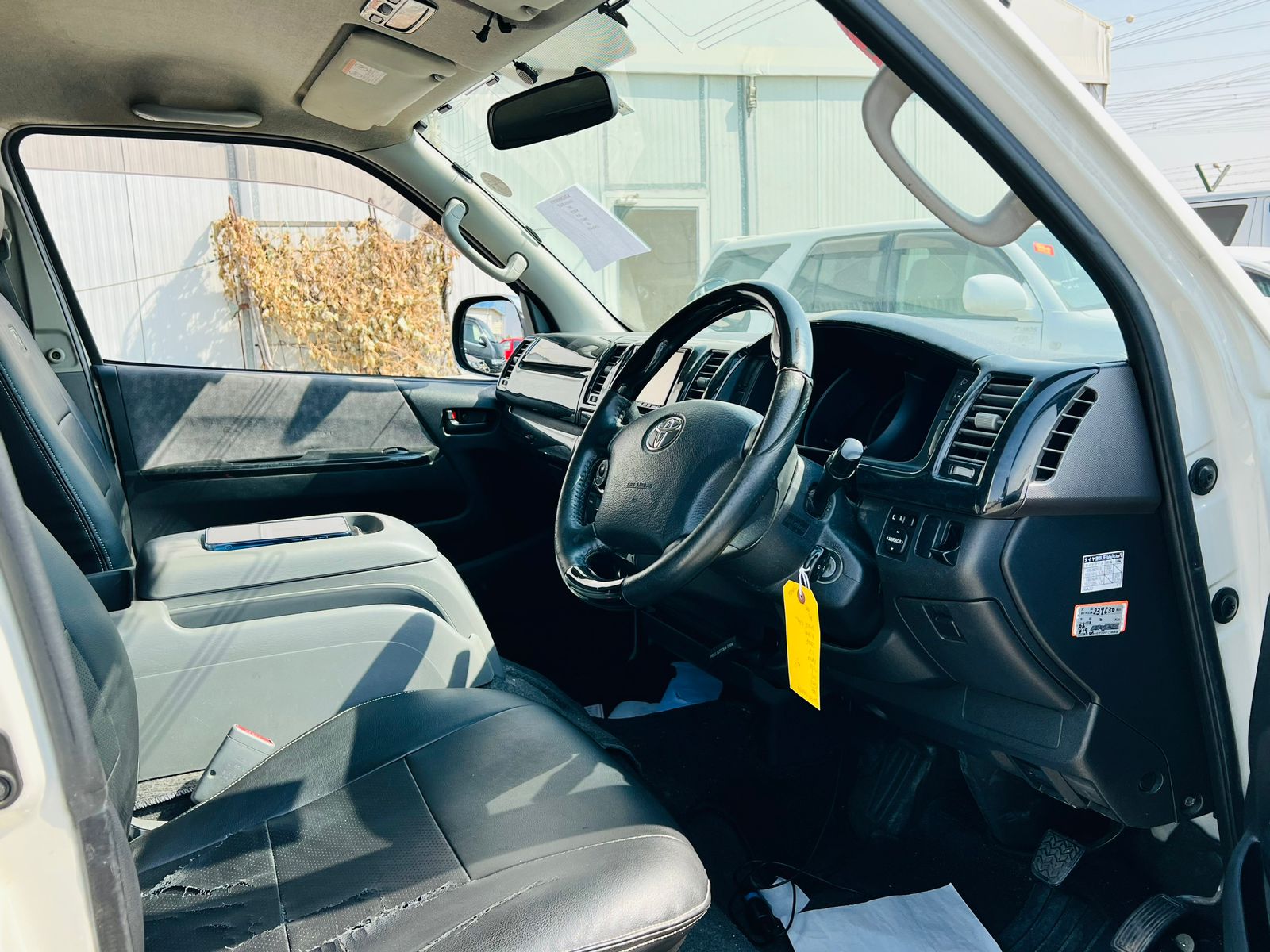 
								Toyoto Hiace Super GL Model 2008 full									