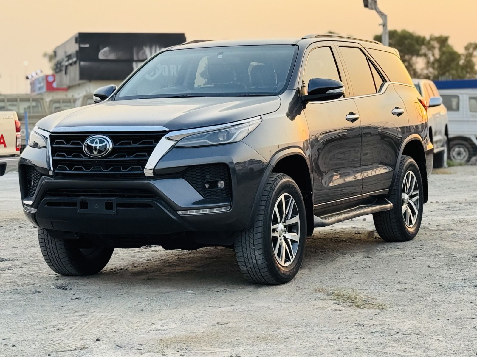 
								Toyota Fortuner Diesel Model 2017 full									