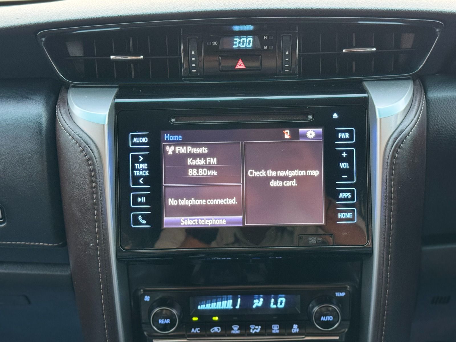 
								Toyota Fortuner Diesel Model 2017 full									