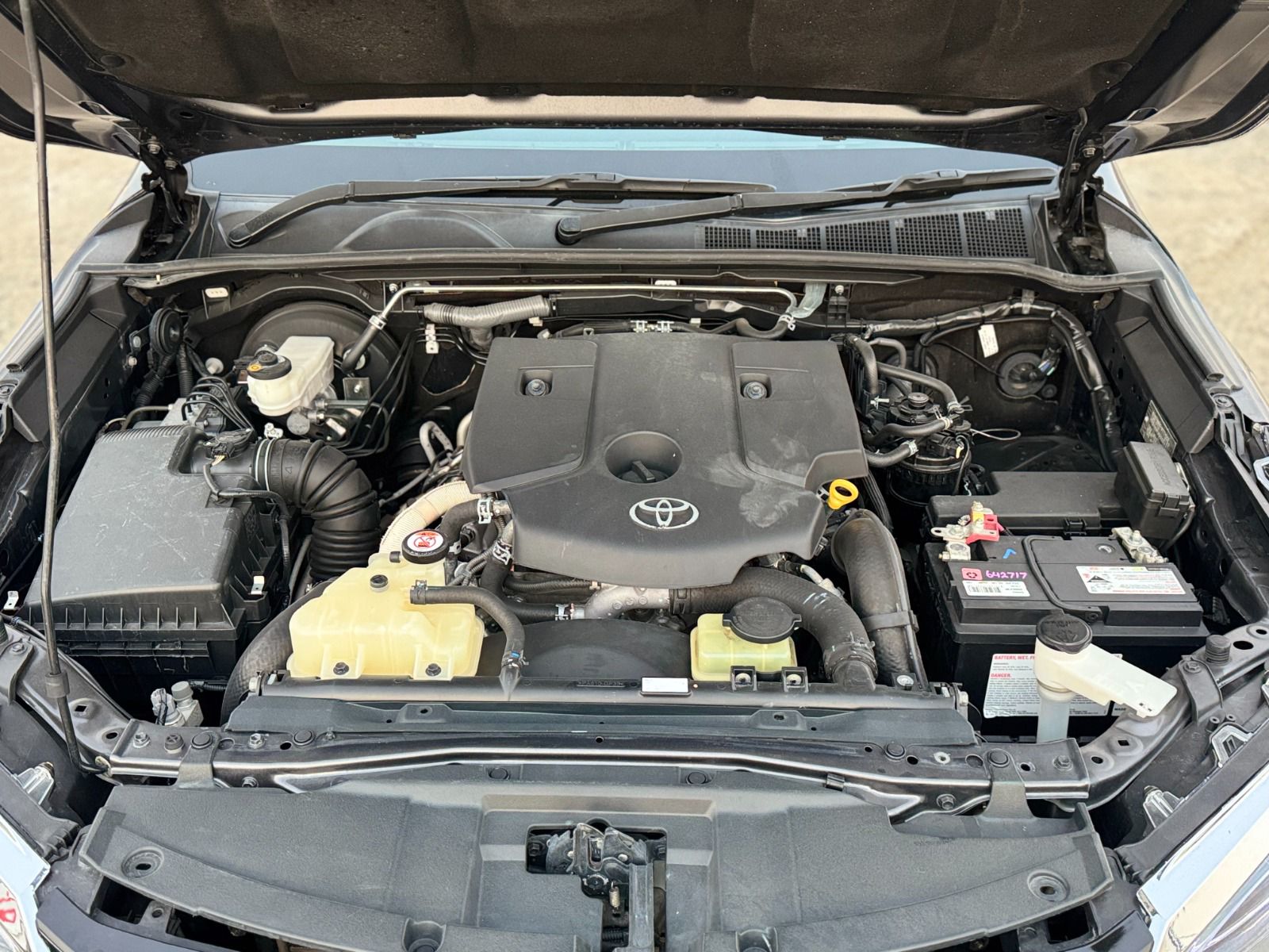 
								Toyota Fortuner Diesel Model 2017 full									