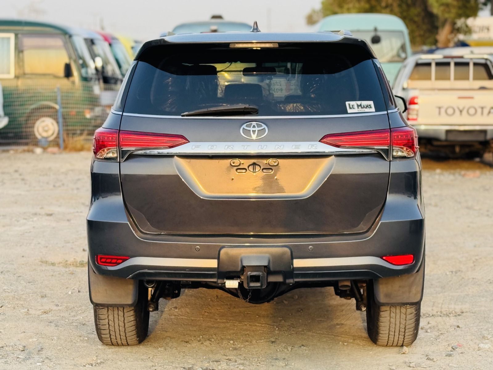 
								Toyota Fortuner Diesel Model 2017 full									