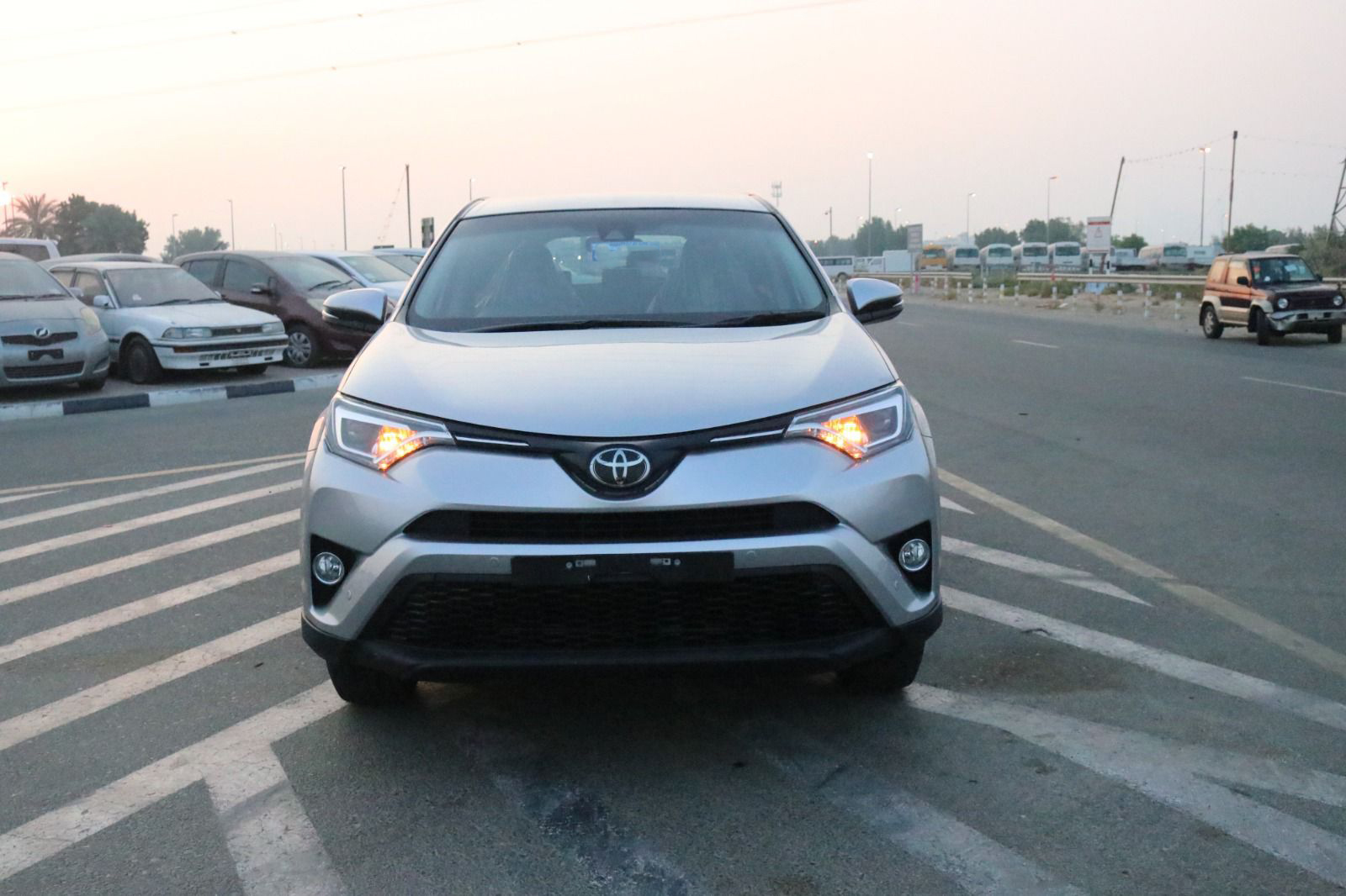 
								Toyota Rav4 Model 2018 full									