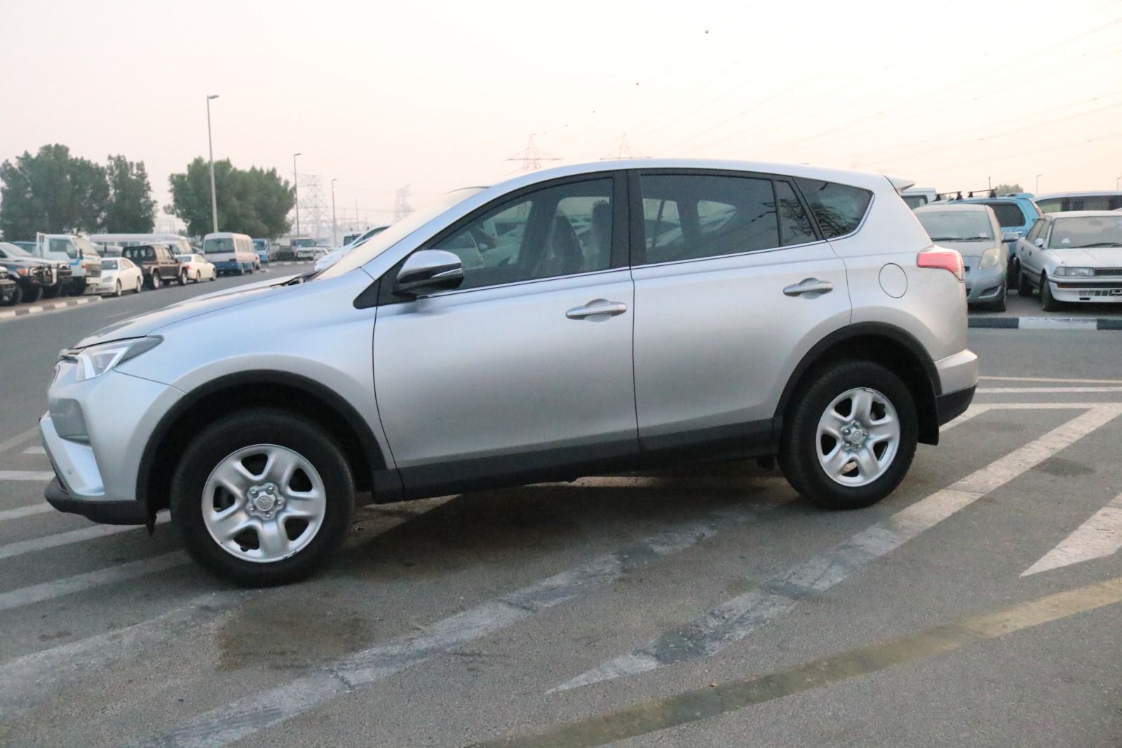 
								Toyota Rav4 Model 2018 full									