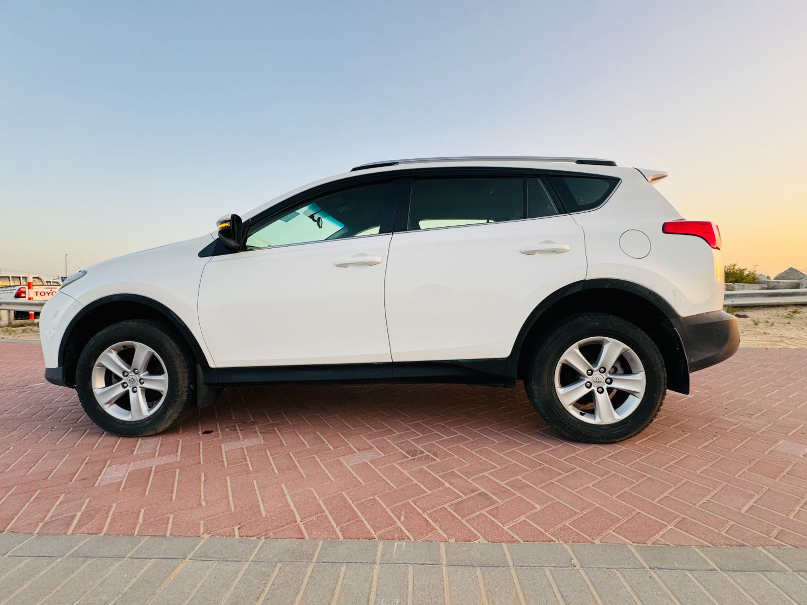 
								Toyota Rav4 Model 2013 full									