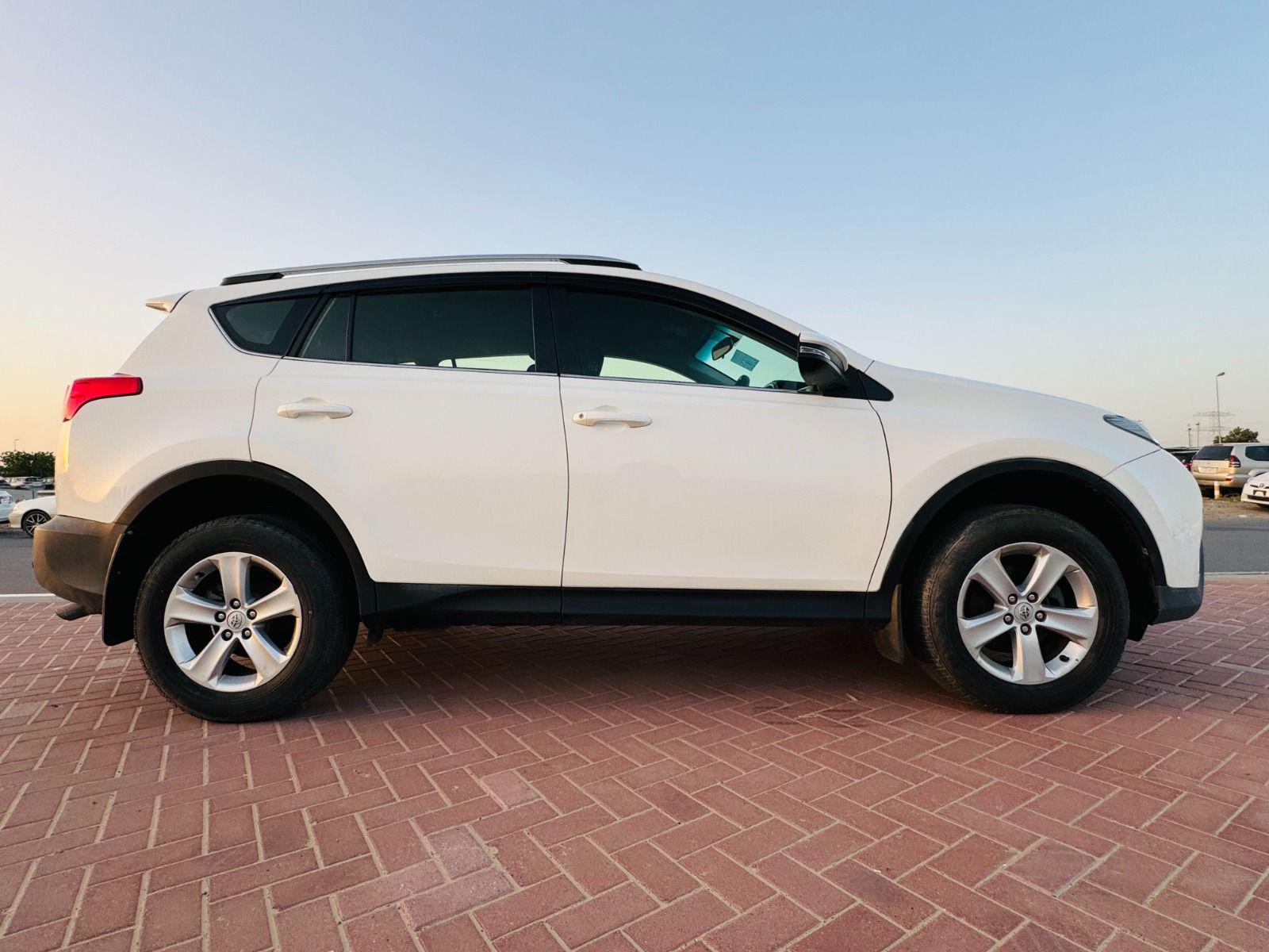 
								Toyota Rav4 Model 2013 full									