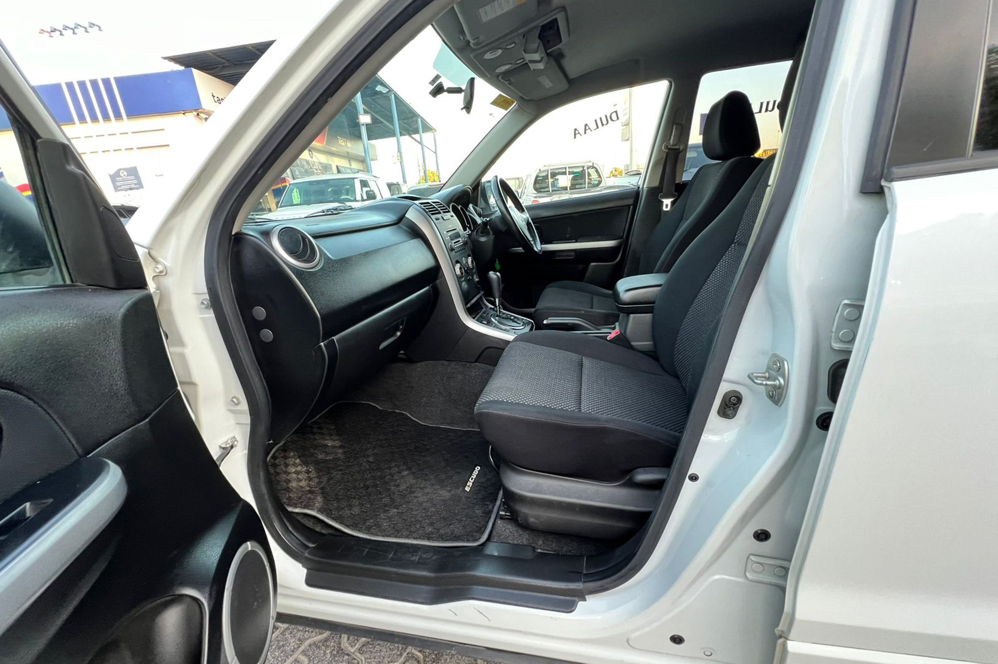 
								Suzuki Escudo 4WD Model 2009 full									