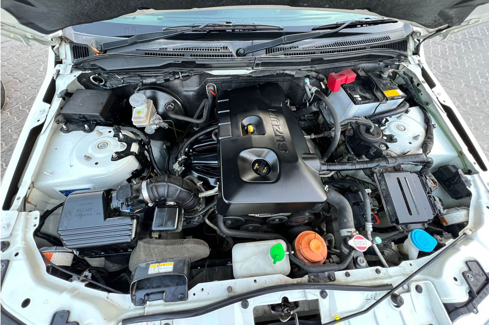 
								Suzuki Escudo 4WD Model 2009 full									