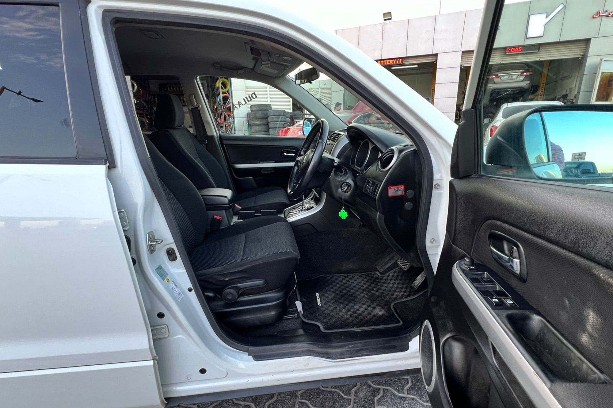 
								Suzuki Escudo 4WD Model 2009 full									