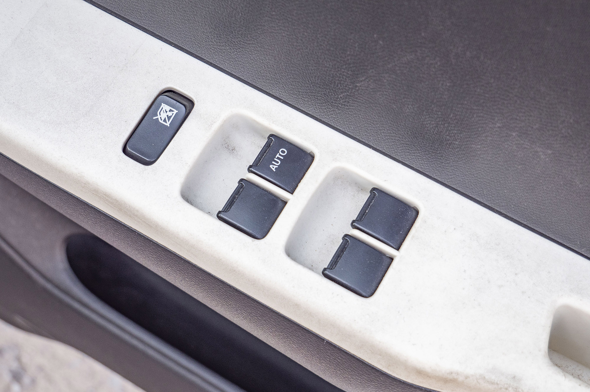 
								𝗠𝗮𝘇𝗱𝗮 𝗖𝗮𝗿𝗼𝗹 𝗠𝗼𝗱𝗲𝗹 𝟮𝟬𝟭𝟱 full									