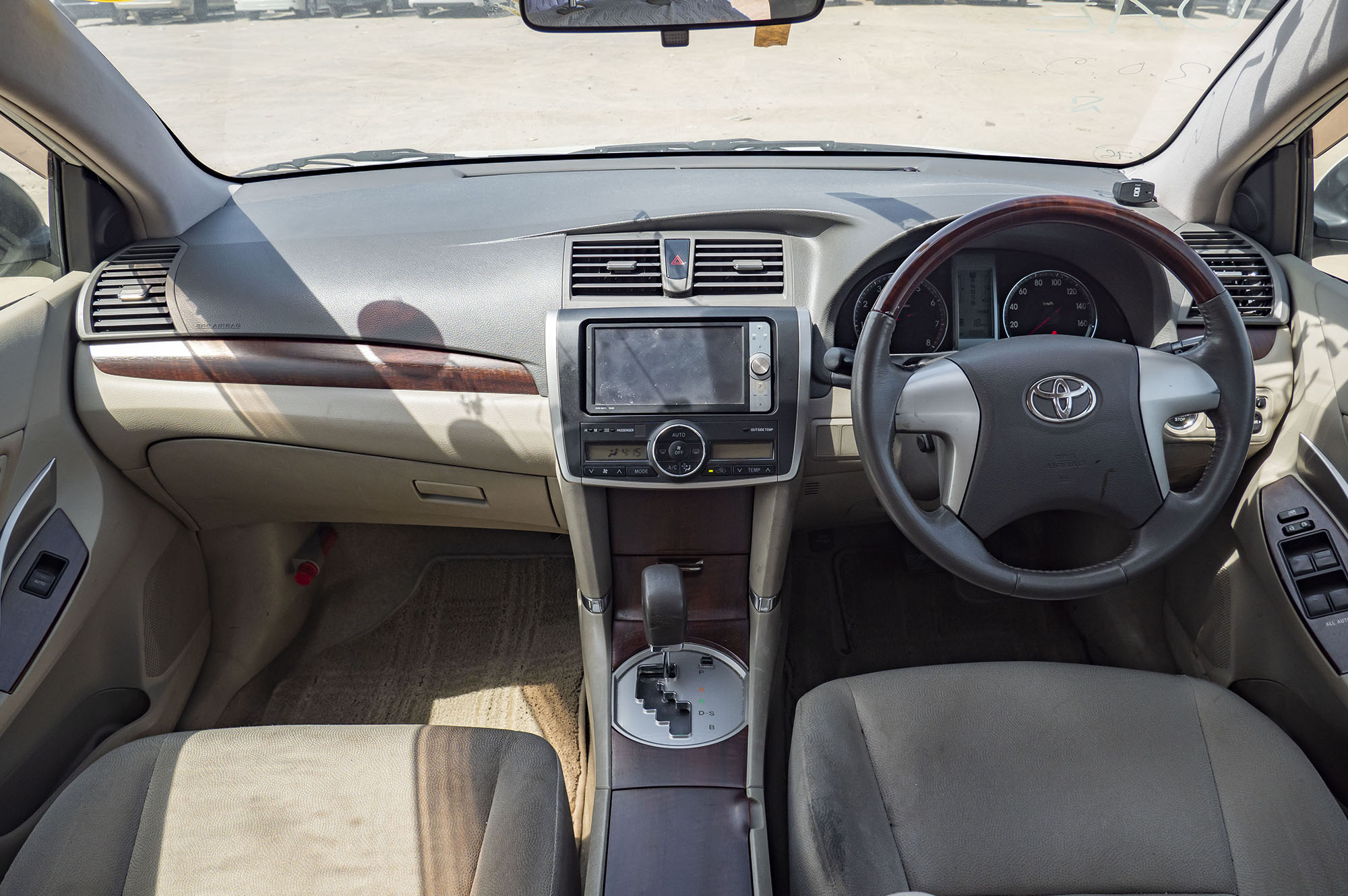 
								Toyota Premio Model 2012 full									