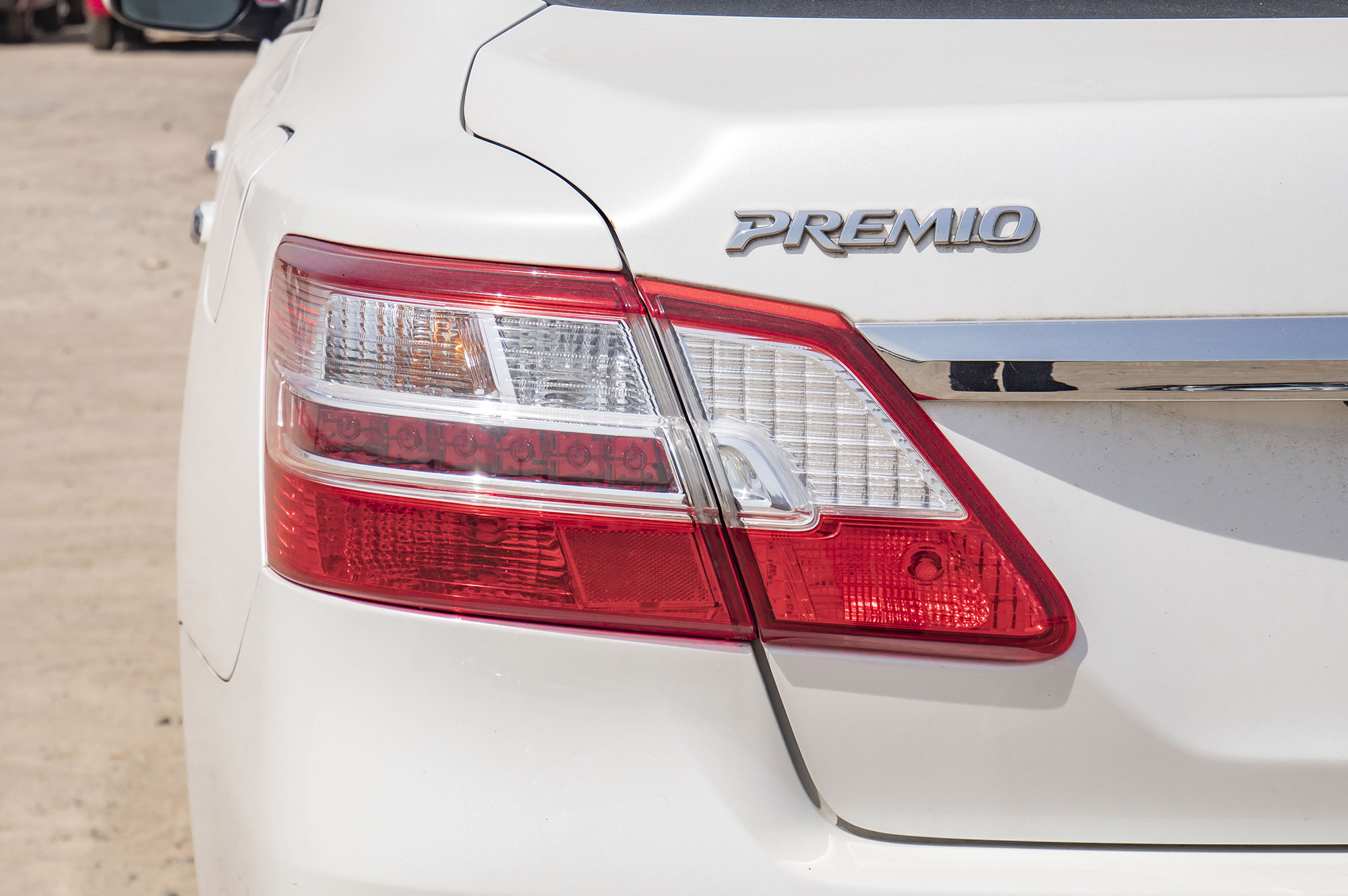 
								Toyota Premio Model 2012 full									