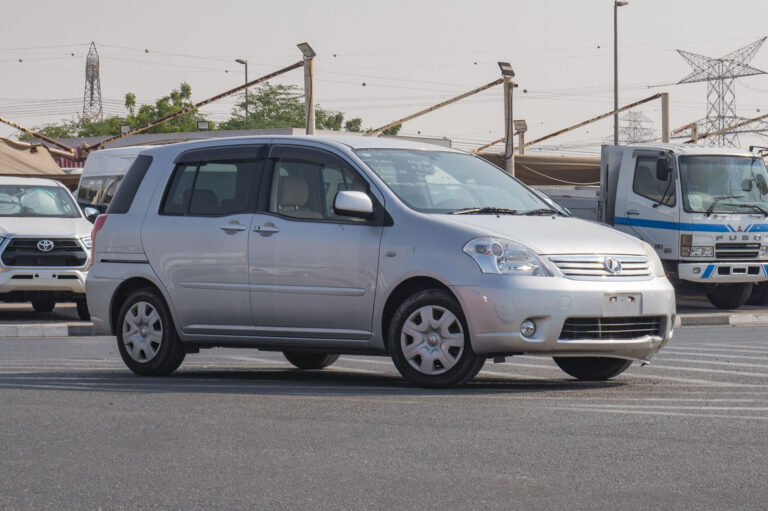 Toyota Raum Model 2008