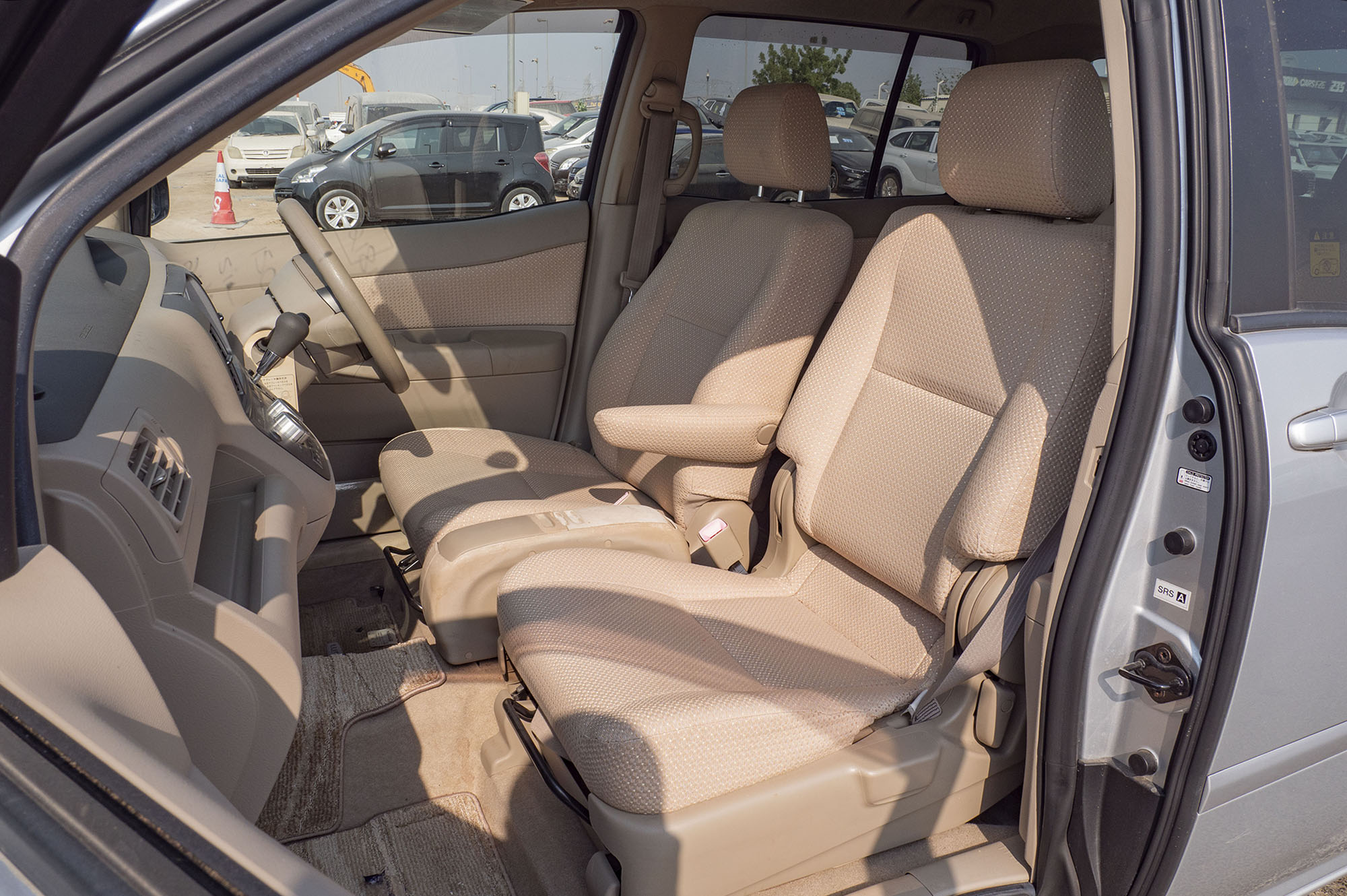 
								Toyota Raum Model 2008 full									