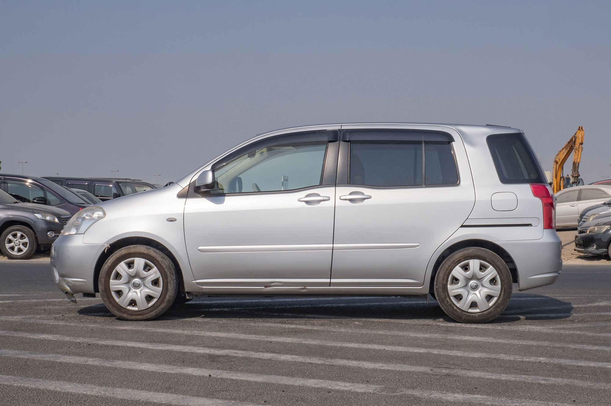 
								Toyota Raum Model 2008 full									