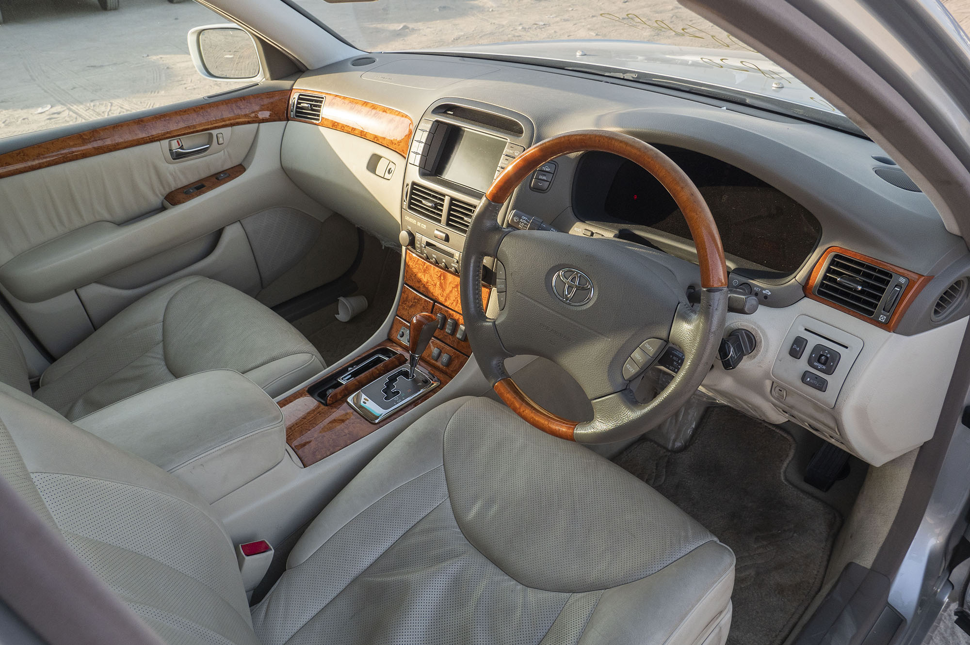 
								Toyota Celsior C Model 2005 full									