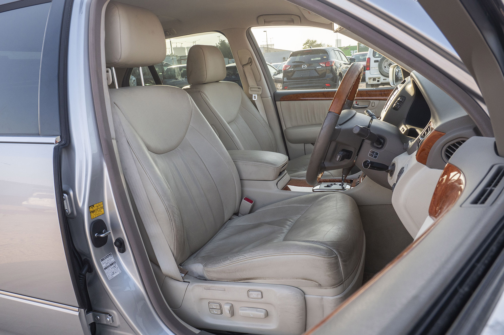 
								Toyota Celsior C Model 2005 full									