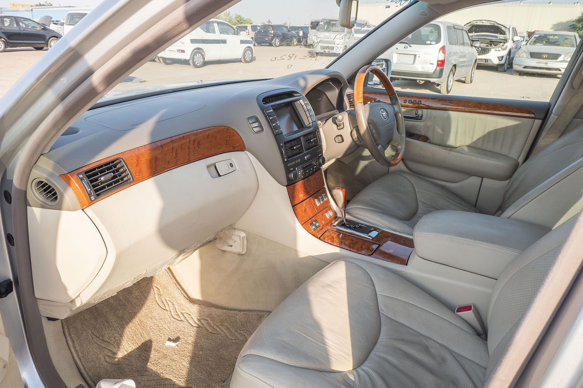 
								Toyota Celsior C Model 2005 full									